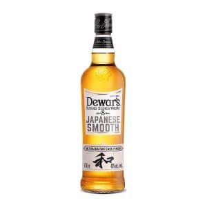Botella Dewar’s 8 Años Japanese Smooth 70 cl sobre fondo blanco