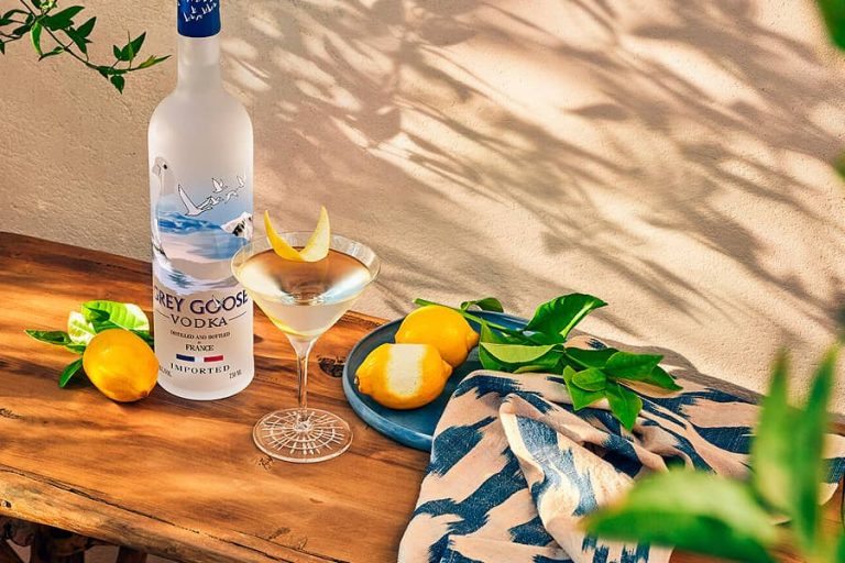 De donde viene el vodka y algunas cuestiones interesantes sobre su preparación y la materia prima con que se realiza esta bebida.